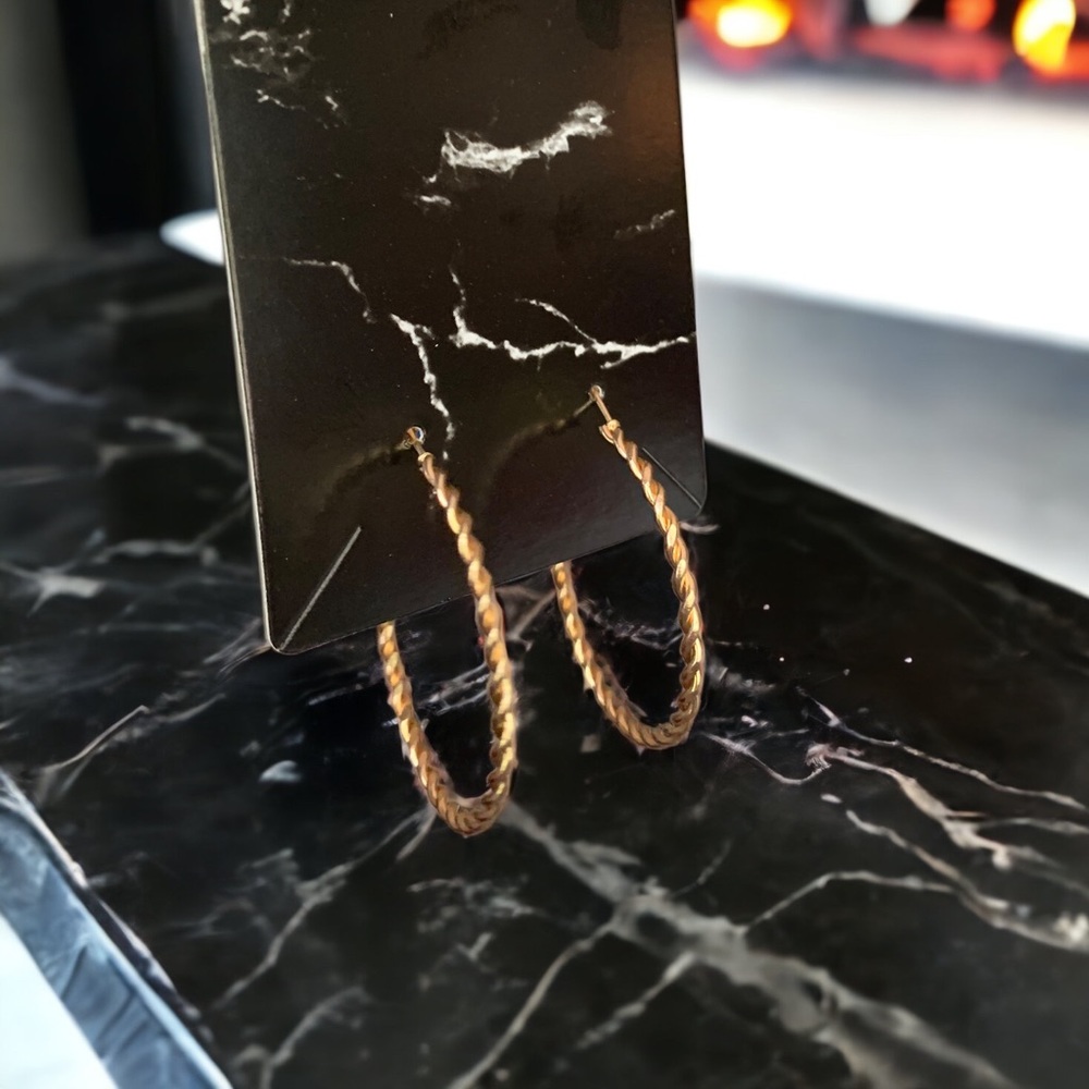 ✨BOUTIQUE ✨ Gold Hoop Earrings